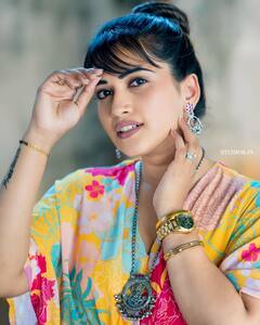 Anchor Sravanthi:  క్యూట్ యాంకర్ గ్లామర్ ట్రీట్- స్రవంతి లేటెస్ట్ ఫోటోలు చూశారా?