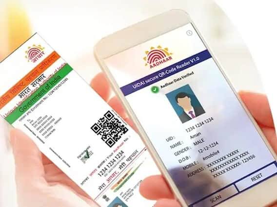 તમારા આધાર (Aadhaar) કાર્ડને ડીમેટ ખાતા (Demat Account) સાથે કેવી રીતે લિંક કરશો? NSDL ના અધિકૃત પોર્ટલની મુલાકાત લો https://nsdl.co.in/. વેબ પેજ પર આધાર (Aadhaar) નંબર ટુ ડીમેટ એકાઉન્ટ વિકલ્પ પર ક્લિક કરો. તમારી PAN વિગતો અને તમારા ડિપોઝિટરી સહભાગી વિશેની માહિતી દાખલ કરો, જેમાં તેમના DP ID અને તમારા ક્લાયન્ટ IDનો સમાવેશ થાય છે. તમને તમારા રજિસ્ટર્ડ ઈમેલ આઈડી અને મોબાઈલ નંબર પર એક OTP પ્રાપ્ત થશે.