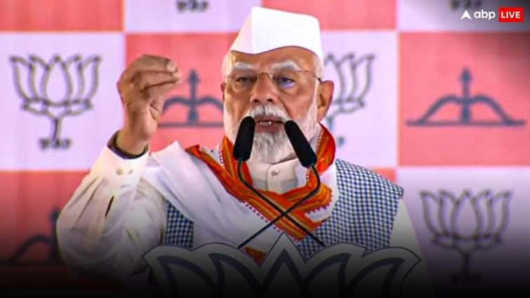 PM Narendra Modi claims Congress Uddhav Thackeray wants to spent 15 percent budget on Muslims Lok Sabha Elections 2024 Elections 2024: 'कांग्रेस की सोच है, बजट का 15 फीसदी सिर्फ मुसलमानों पर हो खर्च', बोले पीएम मोदी