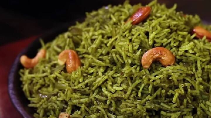 10 நிமிடம் கழித்து கரம் மசாலா தூள் சேர்த்து நன்கு கலக்கவும். பாலக் மசாலாவுடன் சாதத்தை சேர்த்து மெதுவாக கலக்கவும். வறுத்த முந்திரி கொண்டு அலங்கரிக்கவும்.