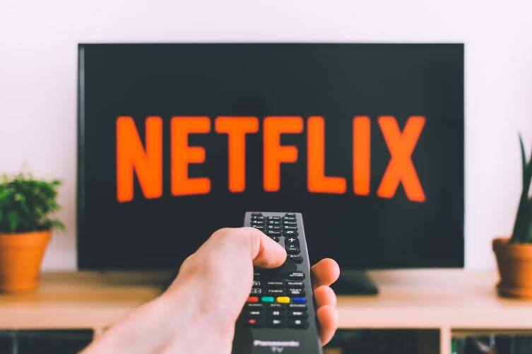 Netflix Hidden Features Tricks To Customize User Experience Check Details in Telugu Netflix Hidden Features: పాస్‌వర్డ్ ఇవ్వకుండా అకౌంట్ షేరింగ్ - నెట్‌ఫ్లిక్స్‌లో ఈ అమేజింగ్ ఫీచర్లు తెలుసా?