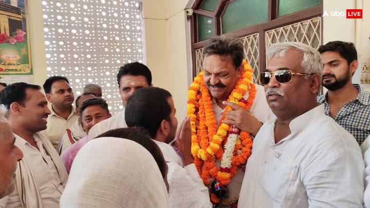 अफजाल अंसारी ने यह भी जानकारी दी कि वे लोग सादगी के साथ गए थे और पर्चा भर के बाहर चले आए थे. उन्हें बताया गया कि उनके पर्चे में कोई कमी नहीं है.