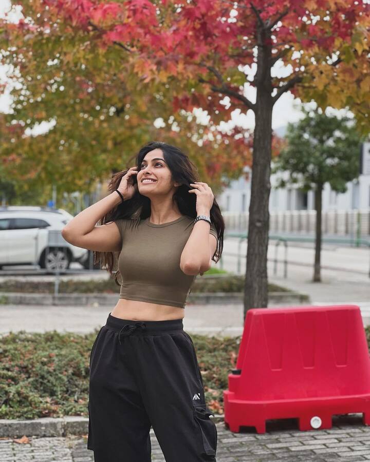 ఈ పిక్స్ షేర్ చేసిన దివి Just being happy..Nothing else is needed in life , if you are happy you can keep everyone around you happy అనే పోస్ట్ పెట్టింది