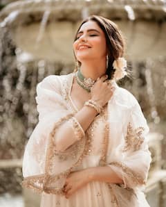 Jewellery Tips: सफेद रंग के आउटफिट के साथ ज्वैलरी को लेकर हैं कन्फ्यूज, तो यहां से लें आइडिया