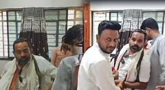 पाठपुरवठा करूनही घरकुलाचा हप्ता मिळता मिळेना; संतप्त युवकाचा पंचायत समितीतच स्वतःला पेटवून घेण्याचा प्रयत्न