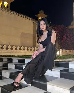 Sonal Chauhan PHOTO: અભિનેત્રી સોનલ ચૌહાણનો બ્લેક આઉટફીટમાં જોવા મળ્યો આગવો ઠાઠ