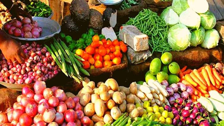 Vegetable price list MAY 15 2024 chennai koyambedu market Carrot beans potato today price Vegetable Price: விலை குறைந்த கீரை.. சீரான விலையில் சின்ன வெங்காயம்.. இன்றைய காய்கறி விலை இதோ!