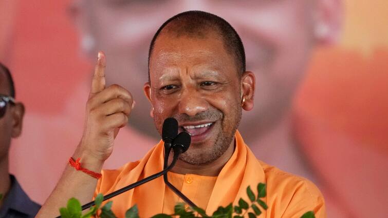 UP CM Yogi Adityanath Said Pakistan paint loosened by Cannons of Bundelkhand at Mahoba Rally ANN 'बुंदेलखंड की तोपों से ढीली हो रही पाकिस्तान की पैंट...', महोबा में बोले सीएम योगी आदित्यनाथ