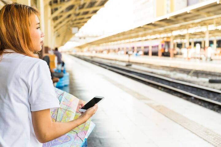 UTS App में लॉगिन होते ही आप general ticket ऑप्शन को सेलेक्ट कर लें, इसके बाद अपनी कुछ डिटेल्स डालें.