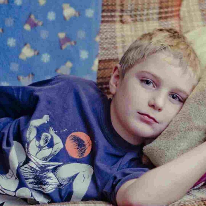 5 ਤੋਂ 9 ਤੋਂ 10 ਮਹੀਨੇ ਦੀ ਉਮਰ ਦੇ ਬੱਚੇ ਦੇ ਮੂੰਹ ਵਿੱਚੋਂ ਲਾਰ ਨਿਕਲਣਾ ਇੱਕ ਕੁਦਰਤੀ ਪ੍ਰਕਿਰਿਆ ਹੈ। ਮੂੰਹ ਵਿੱਚ ਲਾਰ ਦੀ ਭਰਪੂਰ ਮਾਤਰਾ ਪੈਦਾ ਕਰਨਾ ਪਾਚਨ ਲਈ ਚੰਗਾ ਹੁੰਦਾ ਹੈ। ਇਹ ਜ਼ਰੂਰੀ ਨਹੀਂ ਕਿ ਪੇਟ ਵਿੱਚ ਕੀੜੇ ਹੋਣ 'ਤੇ ਮੂੰਹ ਵਿੱਚੋਂ ਲਾਰ ਡਿੱਗੇ। ਹਾਲਾਂਕਿ, ਜੇਕਰ ਥੁੱਕ ਅਸਧਾਰਨ ਤਰੀਕੇ ਨਾਲ ਡਿੱਗਦੀ ਹੈ ਤਾਂ ਦਿਮਾਗੀ ਵਿਕਾਰ, ਗੈਸਟ੍ਰੋਈਸੋਫੇਜੀਲ ਰੀਫਲਕਸ ਵਰਗੀਆਂ ਸਮੱਸਿਆਵਾਂ ਇਸਦੇ ਪਿੱਛੇ ਕਾਰਨ ਹੋ ਸਕਦੀਆਂ ਹਨ।