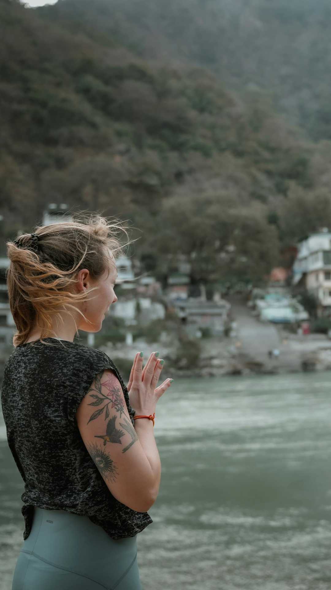 हेलिकॉप्टर के माध्यम से भी