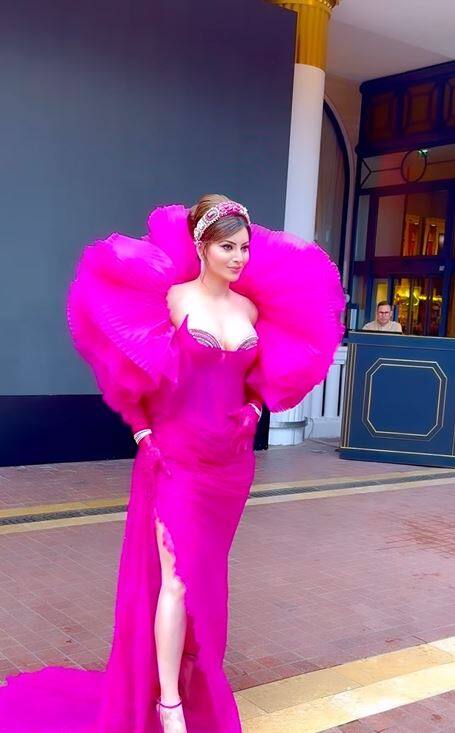 Let us know what do you think of Urvashi Rautela's Cannes look