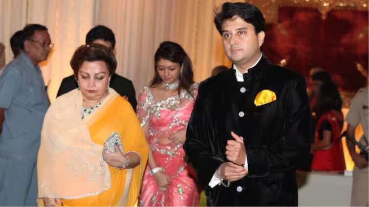 Union Minister Jyotiraditya Scindias Mother Madhavi Raje Passes Away Jyotiraditya Scindia: குவாலியர் மகாராணி! காலமானார் ஜோதிராதித்ய சிந்தியா தாயார் ராஜமாதா மாதவி - யார் இவர்?