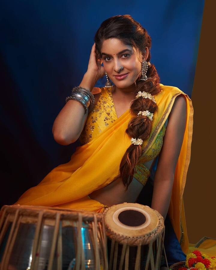 अनीशा दीक्षित अपने वीडियोज में ज्यादत्तर कॉमिक टच के साथ सोशल इश्यूज पर बात करती हैं. अनीशा के वीडियोज ना सिर्फ एंटरटेन करते हैं बल्कि इनफोर्मेटिव भी होते हैं.