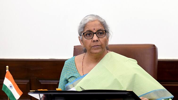 शेयर बाजार ने बढ़ाई वित्त मंत्री की चिंता, इस बात से हुईं परेशान शेयर बाजार ने बढ़ाई वित्त मंत्री की चिंता, इस बात से हुईं परेशान