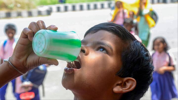 दिल्ली के साथ-साथ नोएडा, गाजियाबाद और गुरुग्राम समेत एनसीआर के इलाकों में भी गर्मी का कहर बढ़ने वाला है. तापमान में भी बढ़ोतरी होने वाली है.