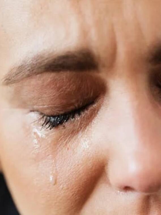 अगर लेफ्ट आंख से पहला आंसू आए तो क्या मतलब है