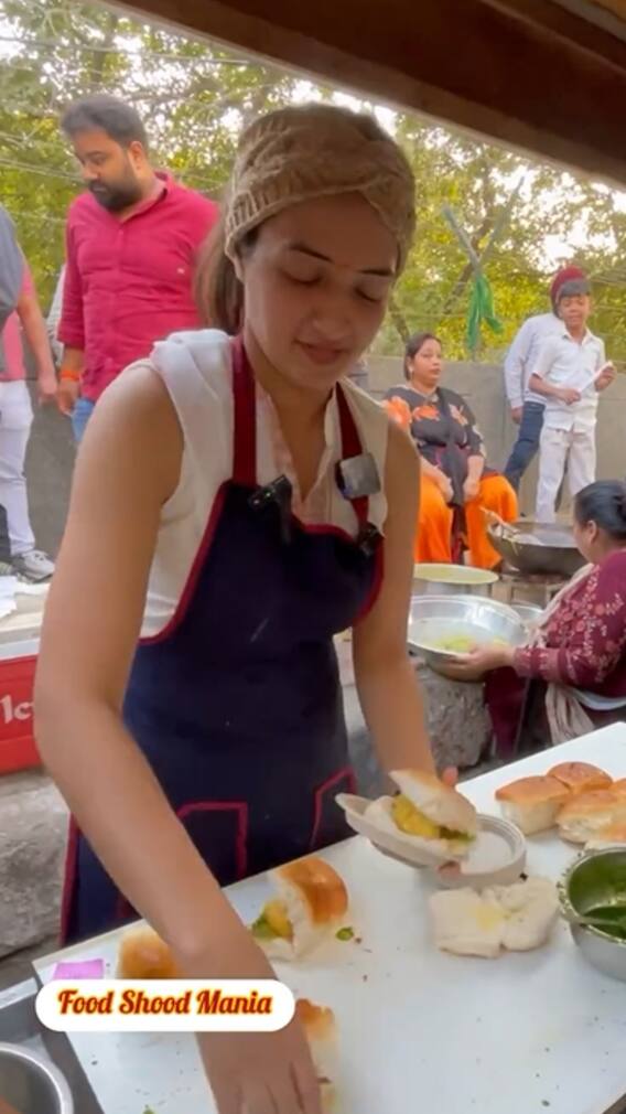 कौन है वड़ा पाव गर्ल जो सोशल मीडिया पर वायरल है