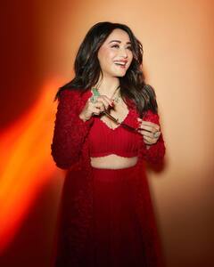 Madhuri Dixit Birthday: वयाच्या 3ऱ्या वर्षी नृत्य शिकली, शाळेतचं मिळाला पहिला चित्रपट; अशी होती धक धक गर्लची फिल्मी कारकीर्द!