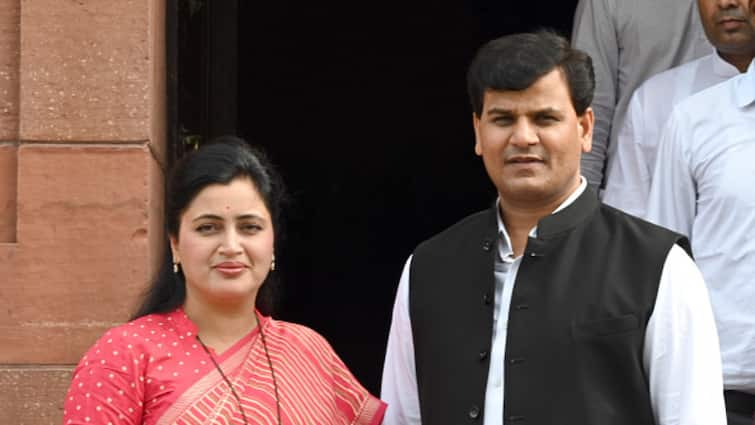 BJP MP Navneet Rana's Home Burgled By Servant Of Husband MLA Ravi, Complaint Lodged