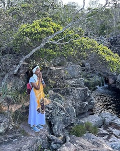 Lakshmi Manchu: మంచు లక్ష్మి వెరైటీ లుక్‌ - రాక్‌పై కూర్చుని ఫన్నీ ఫోజులు