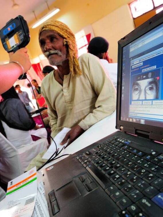 आधार में क्या मनपसंद फोटो लगा सकते हैं?