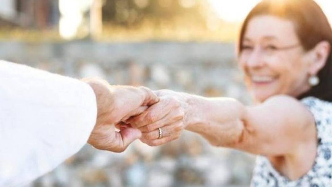 Relationship Tips: किसी भी उम्र में कर सकते हैं फिर से नए रिश्ते की शुरुआत, बस बदलना होगा नज़रिया You can start a new life at any age, just have to change your perspective read this inspiring story Relationship Tips: किसी भी उम्र में कर सकते हैं फिर से नए रिश्ते की शुरुआत, बस बदलना होगा नज़रिया