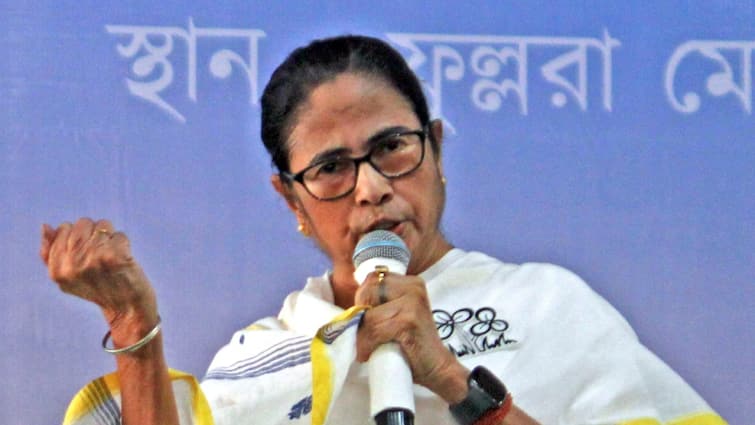 Mamata Banerjee Offer Cook Food For PM Modi BJP  Sankudeb Panda  Tathagata Roy  Reacts  West Bengal Lok Sabha Election 2024 'पीएम मोदी को अपने हाथ का बना खाना खिलाना चाहती हूं', सीएम ममता बनर्जी ने प्रधानमंत्री को दिया ऑफर