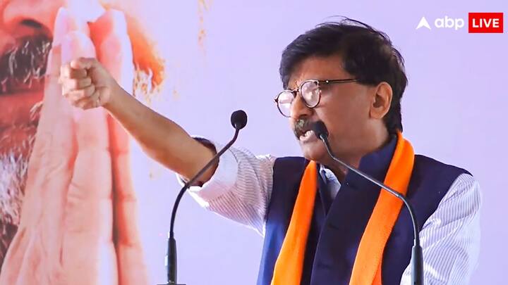 पीएम मोदी ने मंगलवार को नामांकन किया. इससे पहले सोमवार को बाबा विश्वनाथ धाम में पूजा-अर्चना के बाद भव्य रोड शो किया था. काशी हिंदू विश्वविद्यालय के सिंहद्वार पर महामना मदन मोहन मालवीय की प्रतिमा पर माल्यार्पण करने के बाद निकाले गए रोड शो में उत्तर प्रदेश के मुख्यमंत्री योगी आदित्यनाथ और भाजपा प्रदेश अध्यक्ष भूपेंद्र चौधरी शामिल हुए थे. रोड शो में उत्तर प्रदेश की विभिन्न सांस्कृतिक झलकियों को प्रदर्शित किया गया था.