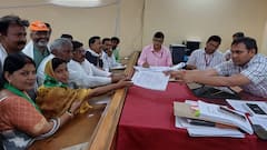 रॉबर्ट्सगंज से NDA प्रत्याशी रिंकी कोल ने भरा नामांकन, मंत्री आशीष पटेल समेत कई नेता रहे मौजूद