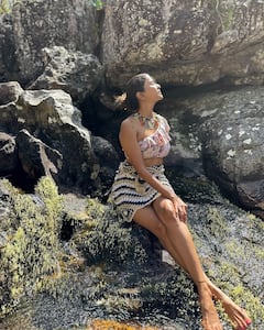 Lakshmi Manchu: మంచు లక్ష్మి వెరైటీ లుక్‌ - రాక్‌పై కూర్చుని ఫన్నీ ఫోజులు