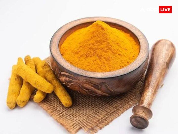 हल्दी के उपाय कुंडली में बृहस्पति ग्रह को मजबूत करते हैं. गुरुवार के दिन हल्दी के उपाय आपको कार्य में तरक्की दिला सकते हैं.