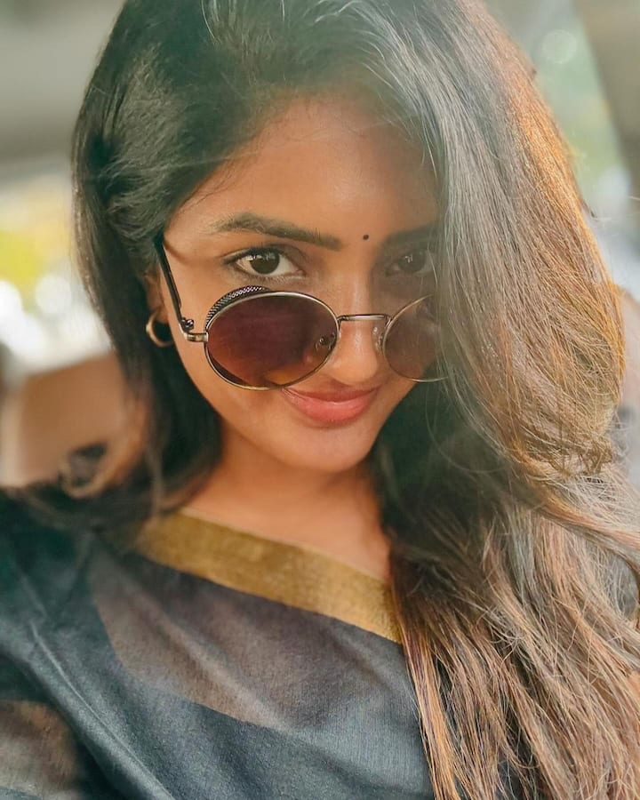 అరవింద సమేత సినిమాలో సెకండ్ హీరోయిన్​గా చేసింది. సెకండ్ లీడ్ అన్నారు కానీ.. నా పాత్ర నిడివి కట్​ చేశారని ఓ ఇంటర్వ్యూలో తెలిపింది.(Images Source : Instagram/Eesha Rebba)
