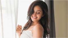 Deepika Pilli: వైట్‌ అండ్‌ వైట్‌ డ్రెస్‌లో దీపికా పిల్లి హాట్‌ ఫోజులు - మతిపోతుందంటున్న కుర్రకారు