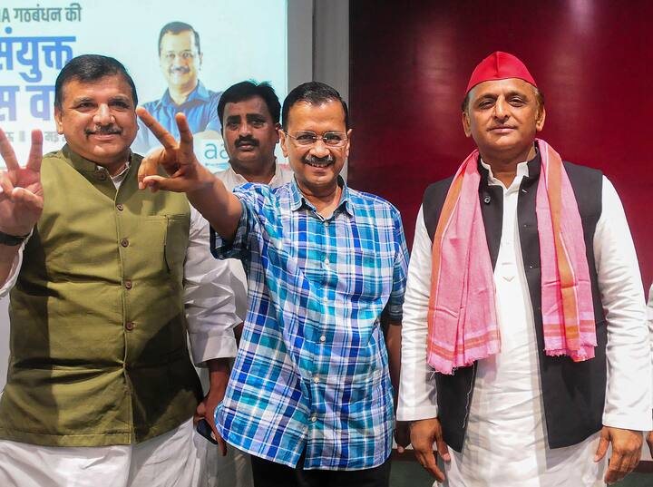 उन्होंने कहा, ''जब पीएम मोदी 2014 में प्रधानमंत्री बने थे तो उन्होंने खुद नियम बनाया था कि बीजेपी में 75 साल से अधिक उम्र के लोगों को संगठन और सरकार में किसी भी पद पर नहीं रखा जाएगा. सबसे पहले इस नियम के तहत आडवाणी और मुरली मनोहर जोशी को हटाया गया. उसके बाद तमाम यशवंत सिन्हा, सुमित्रा महाजन समेत कई नेताओं को टिकट नहीं मिला.''