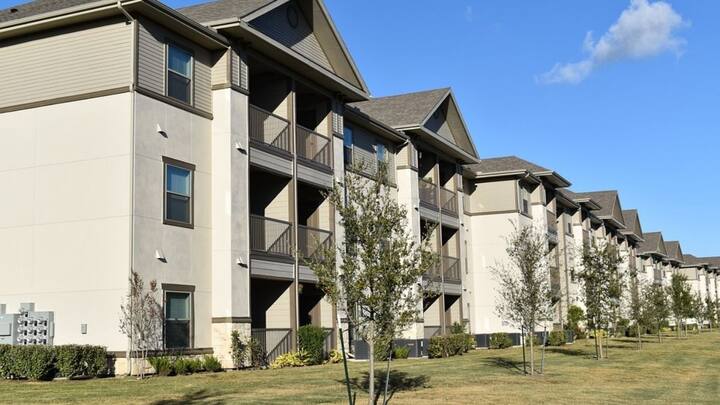 बड़े शहरों में किराये के घर ढूंढना ही बड़ी ही मुश्किल का काम होता है. अगर कोई अच्छा सा घर मिल भी जाए तो वहां पर आप बहुत पैसे चुकाने पड़ जाते हैं.