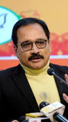 Loksabha Election 2024: 'महिला सांसद से मारपीट का आरोपीसीएम के साथ साथ घूम रहा है' | ABP Shorts