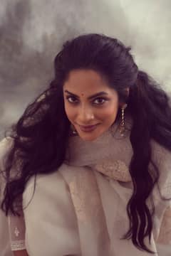 Sriya Reddy Charms In A Pristine White Saree During 'Thalaimai Seyalagam' Promotions; PICS