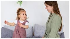 पेरेंट्स के इन गलतियों के कारण देरी से बोलना शुरू करता है बच्चा