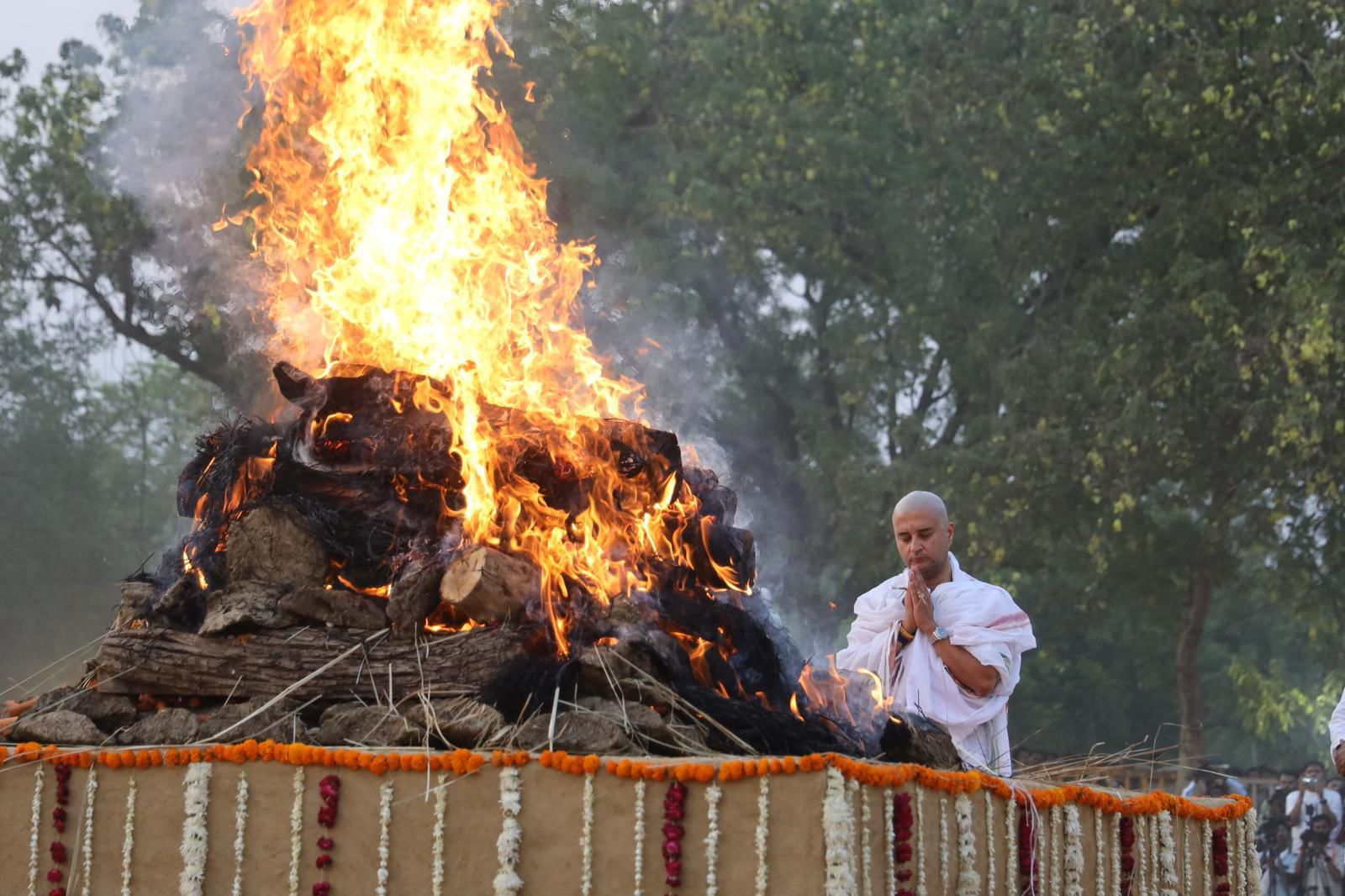 राजमाता माधवी राजे सिंधिया का हुआ अंतिम संस्कार, ज्योतिरादित्य सिंधिया ने दी मुखाग्नि