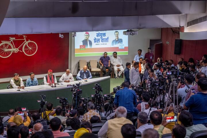 उन्होंने कहा कि प्रधानमंत्री नरेंद्र मोदी अपने लिए नहीं, अमित शाह को प्रधानमंत्री बनाने के लिए वोट मांग रहे हैं.