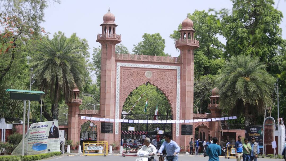 Aligarh Muslim University 10 engineering students of AMU got placement in Bengaluru ann AMU के 10 छात्रों का पढ़ाई के दौरान हुआ कैंपस प्लेसमेंट, लाखों का पैकेज हुआ है ऑफर