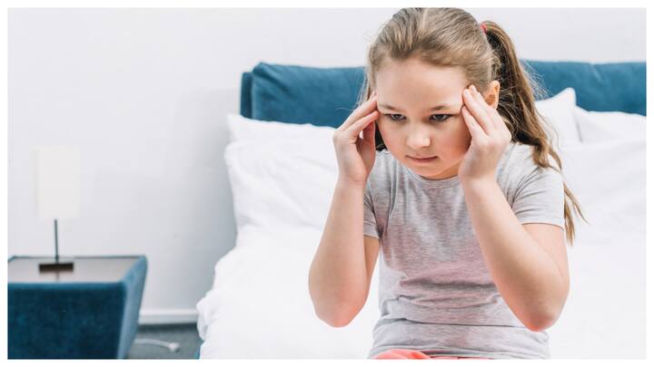 खाने में बदलाव: खाने की आदतों में अचानक परिवर्तन, जैसे कि ज्यादा खाना या बिल्कुल भी न खाना, भी तनाव का एक लक्षण हो सकता है.