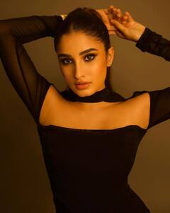 Rasha Thadani Photo: રાશા થડાનીએ બ્લેક બોડીકોન ડ્રેસમાં આપ્યા કિલર પોઝ