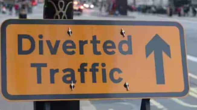 Pune Traffic Diversion : पुण्यात 'या' रस्त्यावरील वाहतूकीत मोठा बदल; कोणता रस्ता सुरु, कोणता बंद? Pune Traffic Diversion Pune Traffic Diverted at Shimla Office Chowk for Metro Work Pune Traffic Diversion : पुण्यात 'या' रस्त्यावरील वाहतूकीत मोठा बदल; कोणता रस्ता सुरु, कोणता बंद?