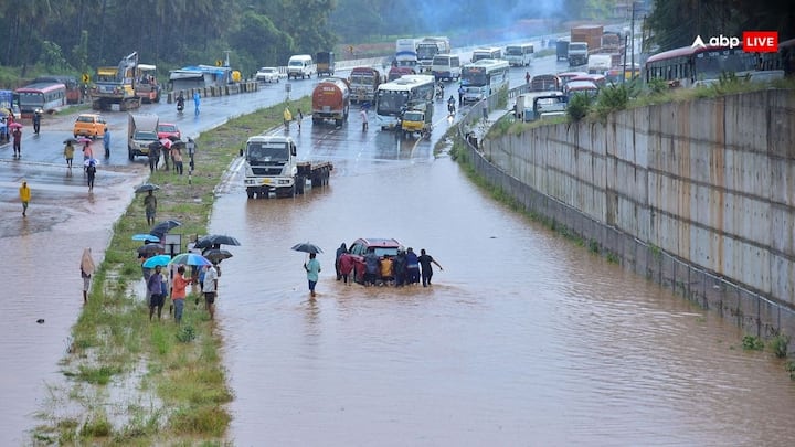 IMD Weather Alert for Bengaluru: आईएमडी के अलर्ट को देखते हुए जिला प्रशासन ने एहतियातन लोगों को कई दिशा-निर्देश जारी किए हैं. इसके अलावा इमरजेंसी से निपटने की व्यवस्था भी की गई है.