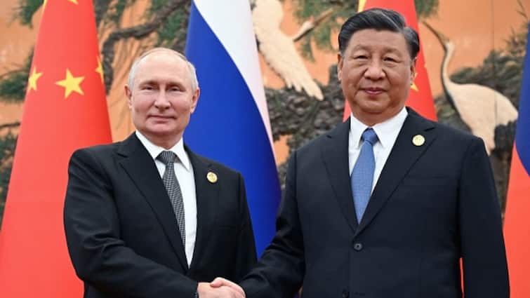 Vladimir Putin in China xi jinping plan what is dangerous for india Vladimir Putin in China : रूस-यूक्रेन युद्ध के बीच चीन पहुंचे पुतिन, अमेरिका-यूरोप के खिलाफ क्या होगी साजिश, भारत को कितना खतरा