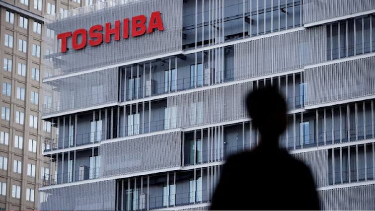 Toshiba to cut 4000 jobs in major restructuring after ownership change 4000 பணியாளர்களை வேலையில் இருந்து விடுவிக்கும் தோஷிபா! வெளியான தகவலால் அதிர்ச்சி