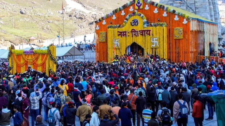 char dham yatra 2024 offline registration closed till 31st may medical examination is compulsory ANN चार धाम यात्रा के लिए कर रहे तैयारी तो आपके लिए बड़े काम की है ये खबर,धामी सरकार ने लिया बड़ा फैसला