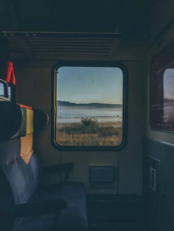 फर्स्ट एसी में क्या क्या खास होता है?